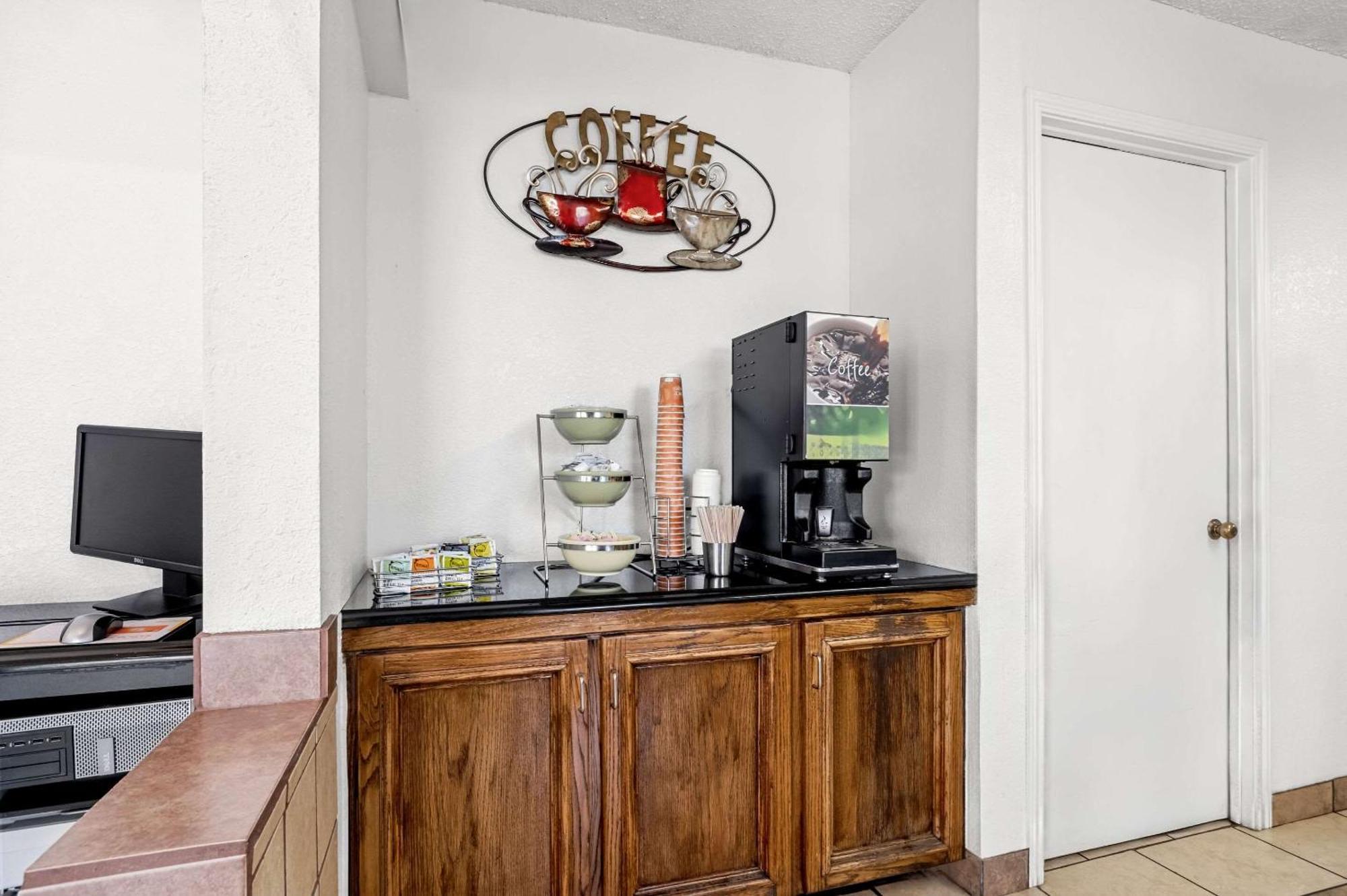 Quality Inn Plainview Екстериор снимка