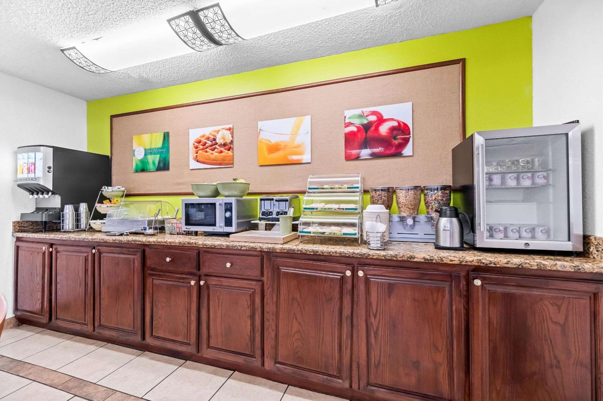 Quality Inn Plainview Екстериор снимка