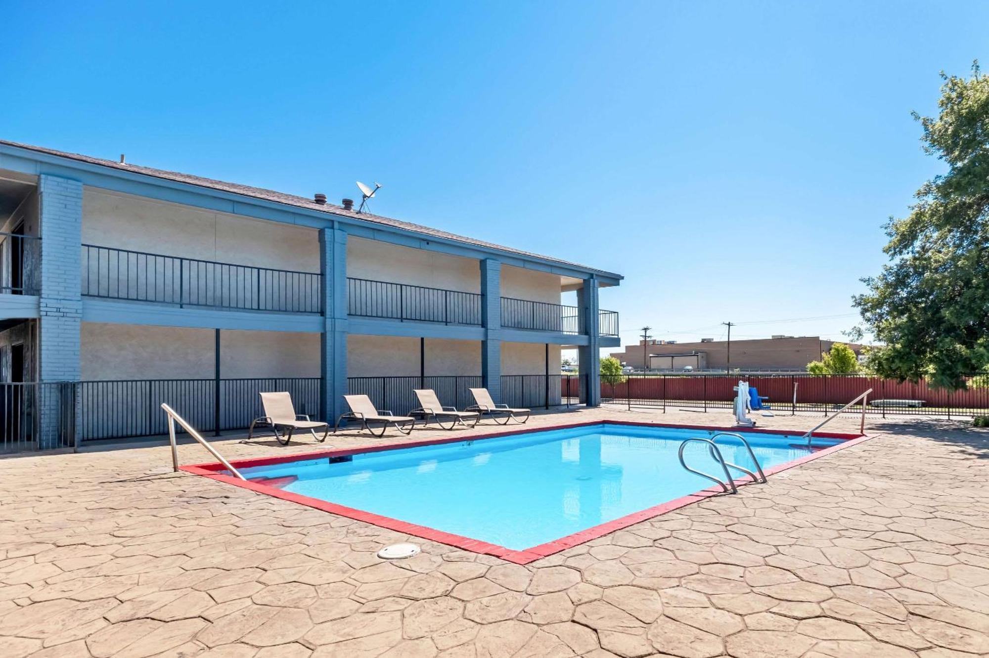 Quality Inn Plainview Екстериор снимка