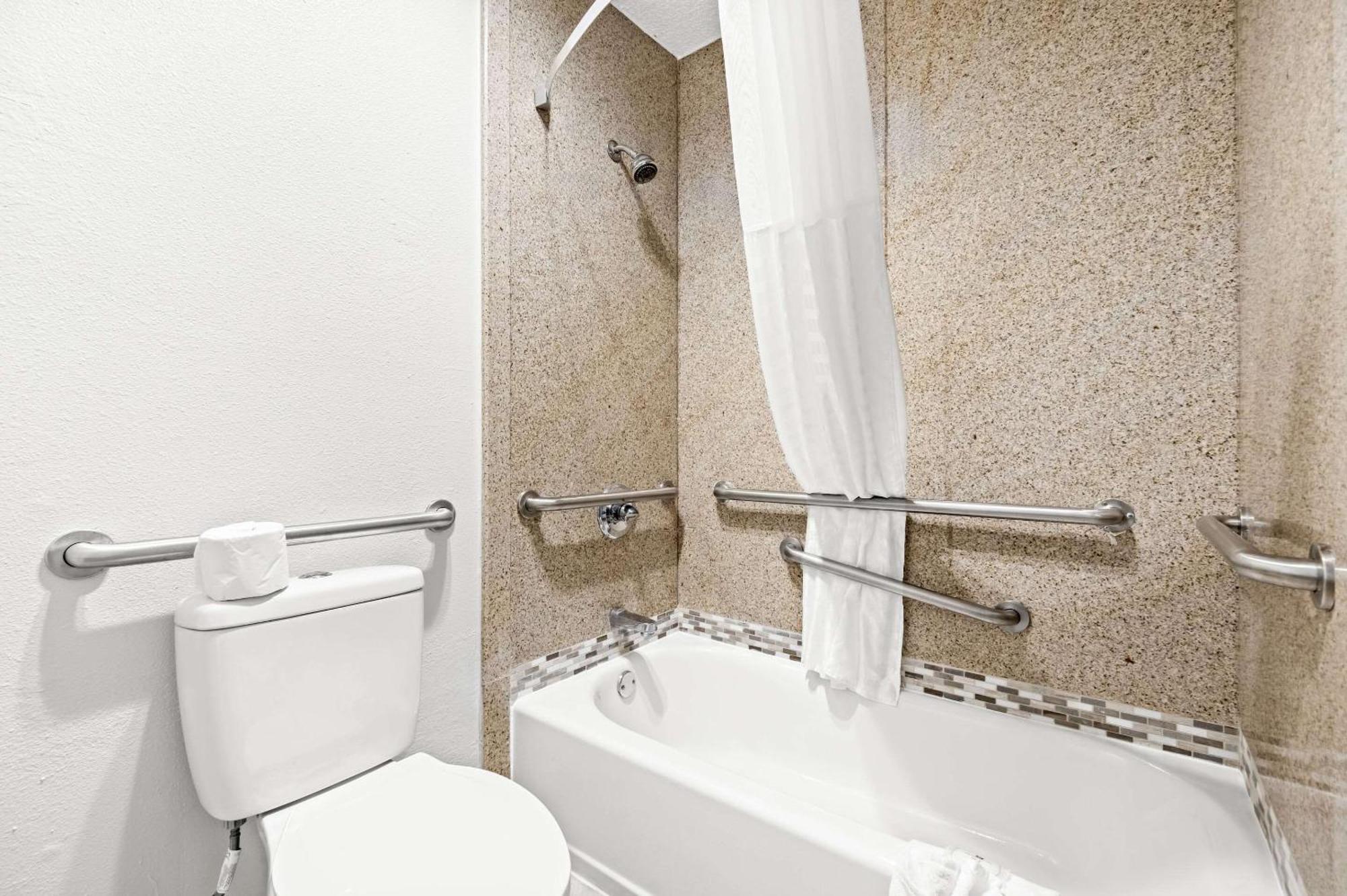 Quality Inn Plainview Екстериор снимка