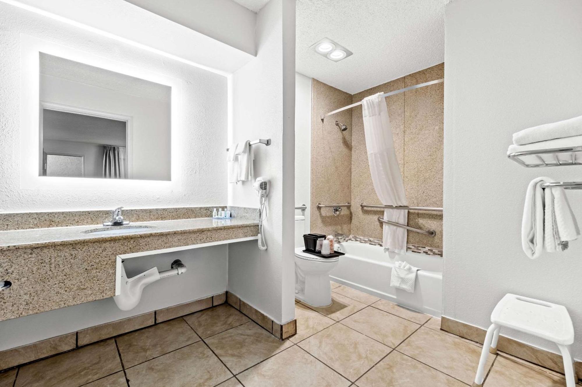 Quality Inn Plainview Екстериор снимка