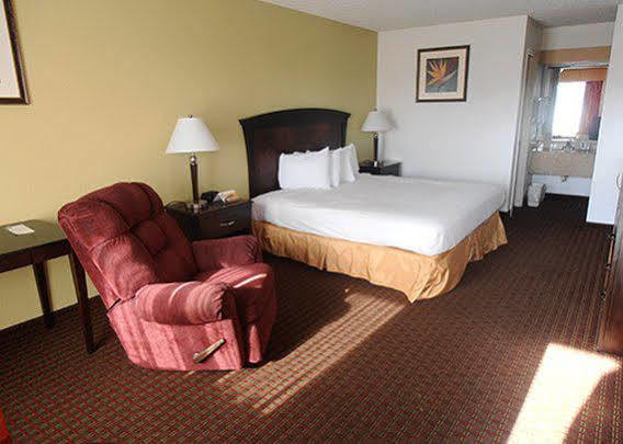 Quality Inn Plainview Екстериор снимка